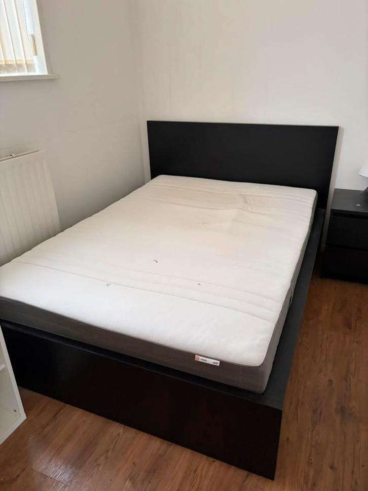 MALM Ikea Bed frame and Mattress, Huis en Inrichting, Slaapkamer | Boxsprings, Zo goed als nieuw, 140 cm, Tweepersoons, Zwart