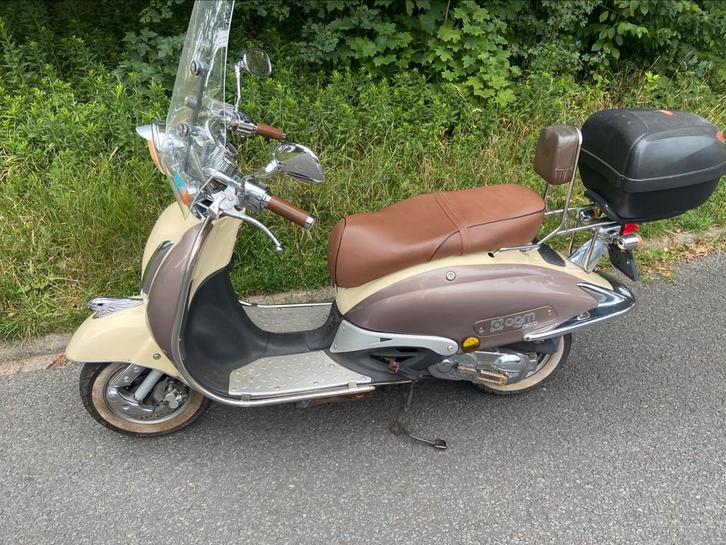 Agm snor scooter met weinig originele km, Fietsen en Brommers, Snorfietsen en Snorscooters, Gebruikt, Overige merken, Benzine