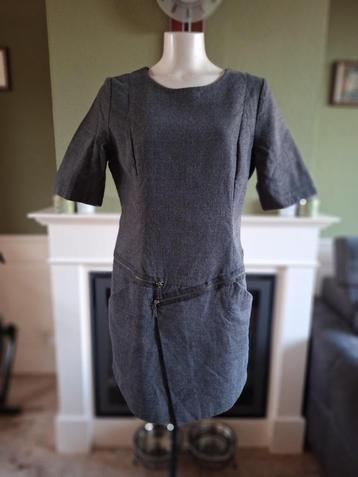Caroline Biss korte warme grijze jurk mt 44  met ritsjes beschikbaar voor biedingen