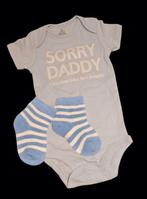 BABY BOY ROMPER "SORRY DADDY" + BABY SOKJES BOY, Ophalen of Verzenden, Nieuw, Jongetje, Sokjes