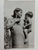 Suriname Indiaanse met Kind 1967, Gelopen, 1960 tot 1980, Ophalen of Verzenden, Buiten Europa