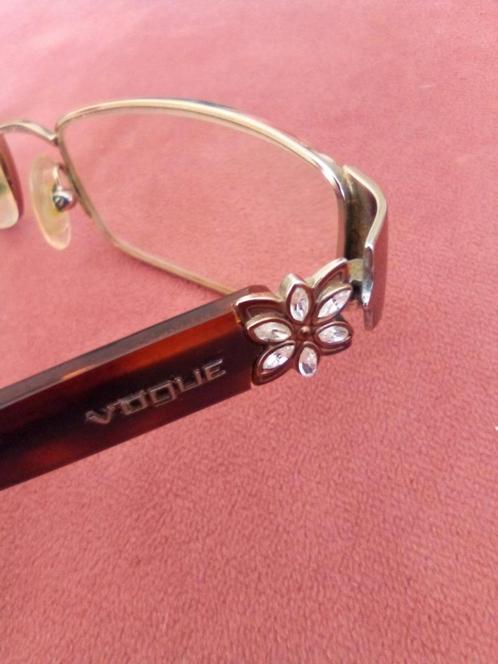 Prachtige Vogue bril met steentjes, Sieraden, Tassen en Uiterlijk, Zonnebrillen en Brillen | Dames, Ophalen
