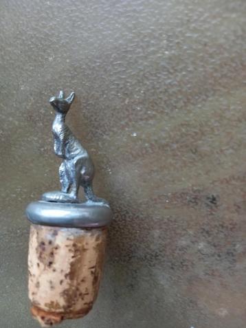 Oude Kangaroe-op-kurk, souvenier, Australië  beschikbaar voor biedingen
