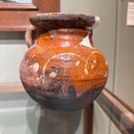 Zeer fraaie slibbogen pispot, bodemvondst, 15e / 16e eeuw, Antiek en Kunst, Antiek | Keramiek en Aardewerk, Ophalen of Verzenden