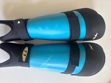 Scheenbeschermer hockey beschikbaar voor biedingen