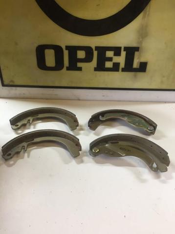 Remschoenen set Opel  Corsa A   90094695  beschikbaar voor biedingen