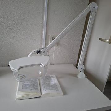 Luxo loeplamp Magnifique II grootveld 3,5D met tafelklem beschikbaar voor biedingen
