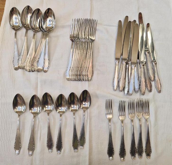 Sola 980 bestek lepels messen vorken + serveerbestek, Huis en Inrichting, Keuken | Bestek, Gebruikt, Bestekset, Rvs of Chroom