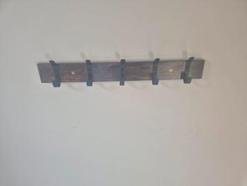 Houten Wandkapstok met Metalen Haken beschikbaar voor biedingen
