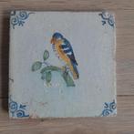 Antieke tegel, 17e eeuw, gekleurde vogel, Antiek en Kunst, Antiek | Wandborden en Tegels, Ophalen of Verzenden
