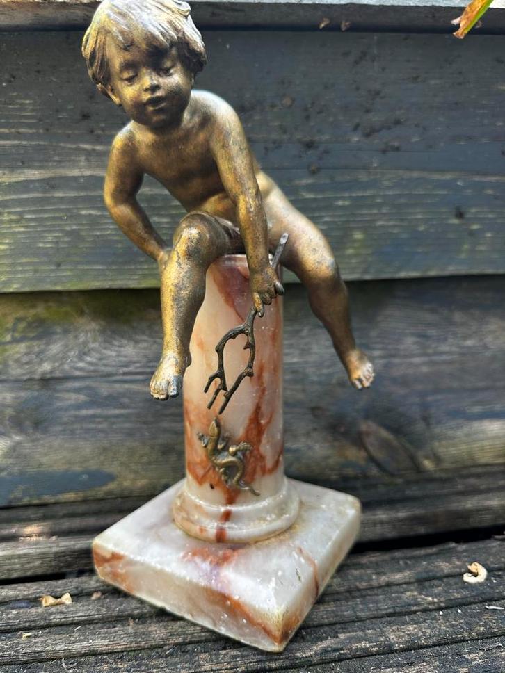 Art Deco Beeld Jongetje met Salamander op Onyx Sokkel, Antiek en Kunst, Kunst | Beelden en Houtsnijwerken, Ophalen of Verzenden