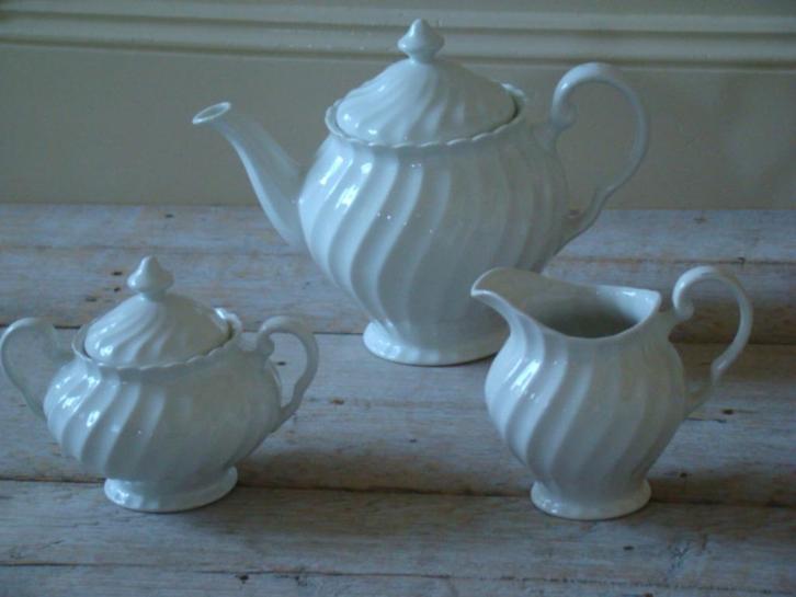 Servies, Engels, Johnson Brothers REGENCY WHITE, gaaf, Antiek en Kunst, Antiek | Servies los, Ophalen of Verzenden