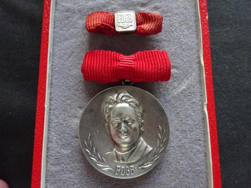 DDR: Fritz Heckert mrdaille FDGB  zilver 900, Verzamelen, Overige Verzamelen, Ophalen of Verzenden
