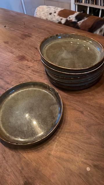 GRATIS servies ( borden)