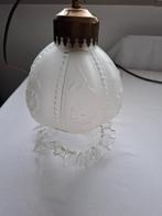 oud bewerkt glazen hanglamp, Huis en Inrichting, Lampen | Hanglampen, Ophalen of Verzenden, Gebruikt, Glas, Minder dan 50 cm