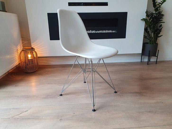2 x Vitra Eames DSR Design Stoelen Wit sidechair, Huis en Inrichting, Stoelen, Gebruikt, Twee, Kunststof, Wit, Ophalen