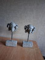 Twee Ram Hoofd Beelden van Beton, Ophalen of Verzenden, Gebruikt, Beton, Dierenbeeld