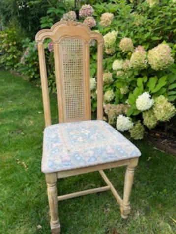 Franse stoel beschikbaar voor biedingen