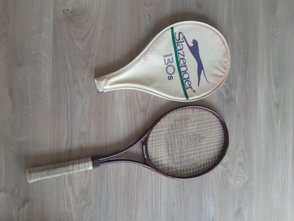 Adidas vibration absorber racket zgan, Sport en Fitness, Tennis, Ophalen of Verzenden, Zo goed als nieuw, Racket, Adidas