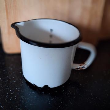 Vintage Emaille Maatbeker beschikbaar voor biedingen