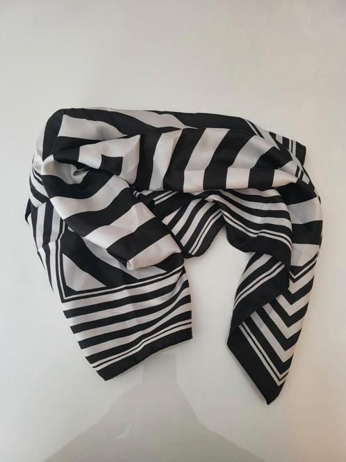 Vintage Trevira sjaal, halsdoek, vierkant, zwart/wit, Kleding | Dames, Mutsen, Sjaals en Handschoenen, Gedragen, Sjaal, Maat 38/40 (M)