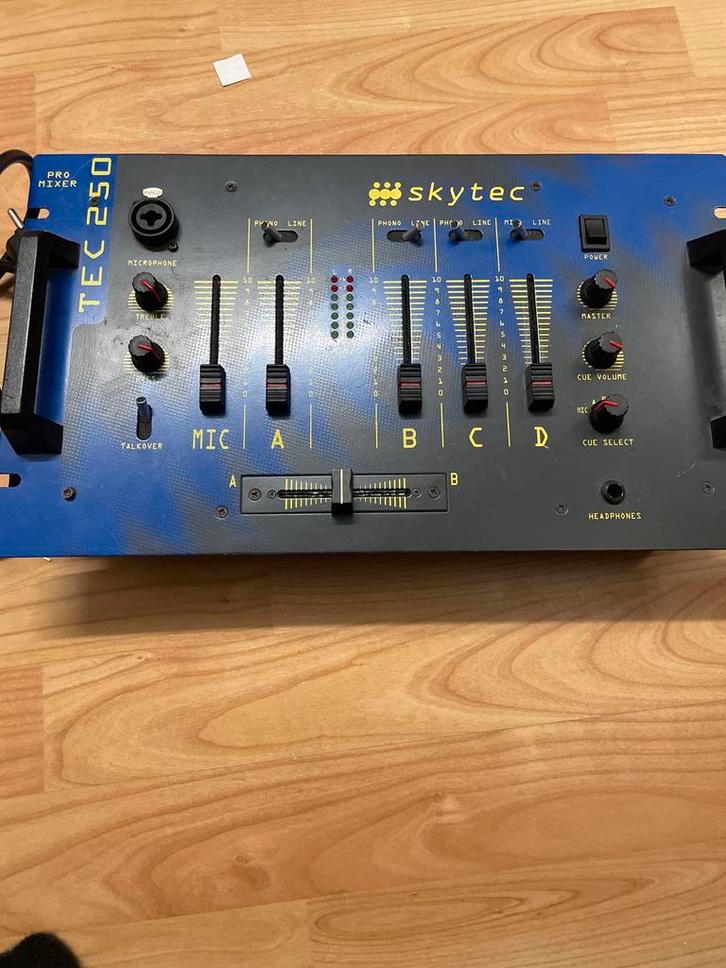 Skytec TEC 250 Pro Mixer - Gebruikt, Muziek en Instrumenten, Mengpanelen, Gebruikt, Minder dan 5 kanalen, Microfooningang, Ophalen