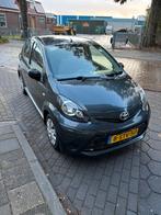 Toyota Aygo 1.0 12V Vvt-i 5DRS 2013 Grijs APK nieuw, Auto's, Voorwielaandrijving, 4 stoelen, Origineel Nederlands, Handgeschakeld