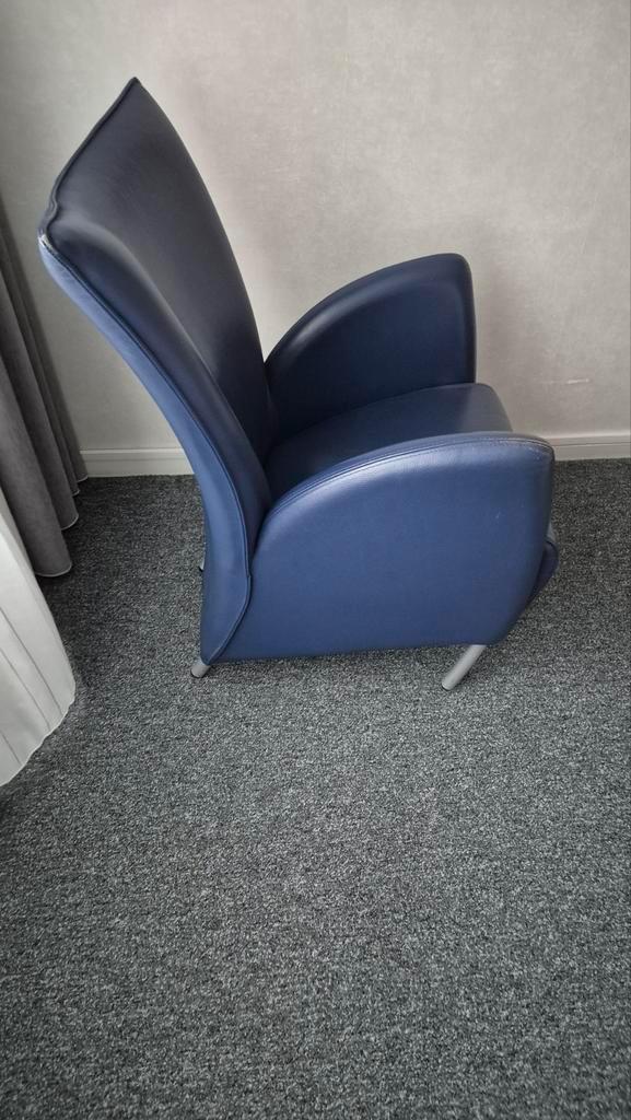 Moderne leren damesstoel te koop, Huis en Inrichting, Fauteuils, Gebruikt, Leer, Metaal, Minder dan 50 cm, Minder dan 75 cm, Ophalen of Verzenden