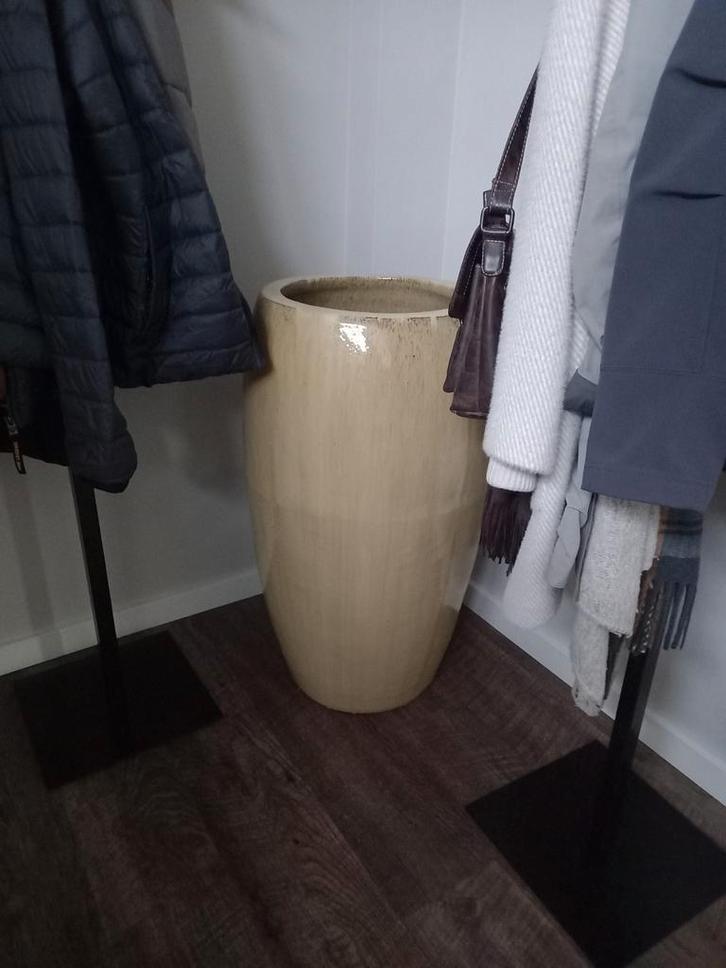 Zware bloempot, Tuin en Terras, Bloempotten, Zo goed als nieuw, Steen, 70 cm of meer, Rond, Ophalen