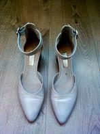 Gabor pumps (trouwschoenen) maat 38 parelmoer, Kleding | Dames, Trouwkleding en Trouwaccessoires, Schoenen, Ophalen of Verzenden