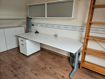 Zeer mooi bureau van Ikea