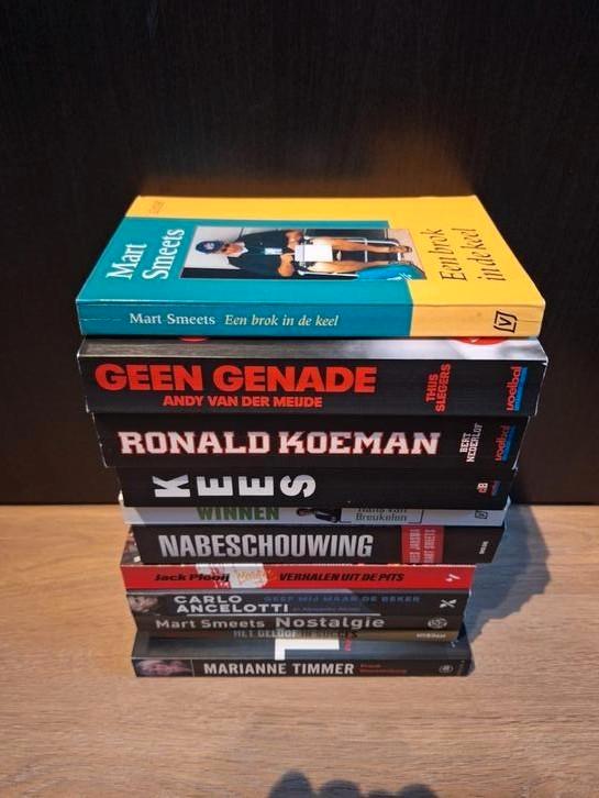 11 sportboeken, vooral voetbal. 11 voor €29,50., Boeken, Sportboeken, Zo goed als nieuw, Balsport, Ophalen of Verzenden