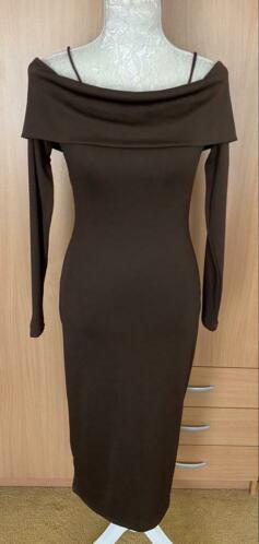 H&M jurk off sholder maat M, Kleding | Dames, Jurken, Zo goed als nieuw, Maat 38/40 (M), Bruin, Onder de knie, Ophalen of Verzenden