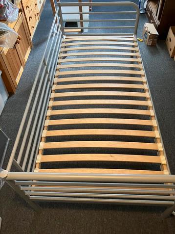 1-persoonsbed 90x200 met lattenbodem beschikbaar voor biedingen