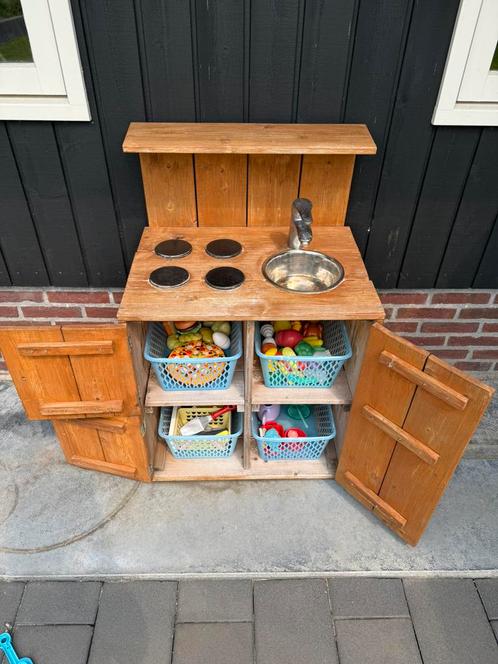 Buitenkeukentje met vele toebehoren, Kinderen en Baby's, Speelgoed | Speelkeukens, Gebruikt, Hout, Ophalen