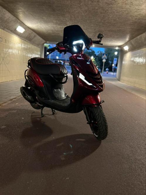Piaggo zip 2018 model, Fietsen en Brommers, Scooters | Piaggio, Zo goed als nieuw, Zip, Benzine, Ophalen