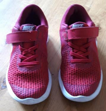 Sneakers Nike, maat 33 beschikbaar voor biedingen