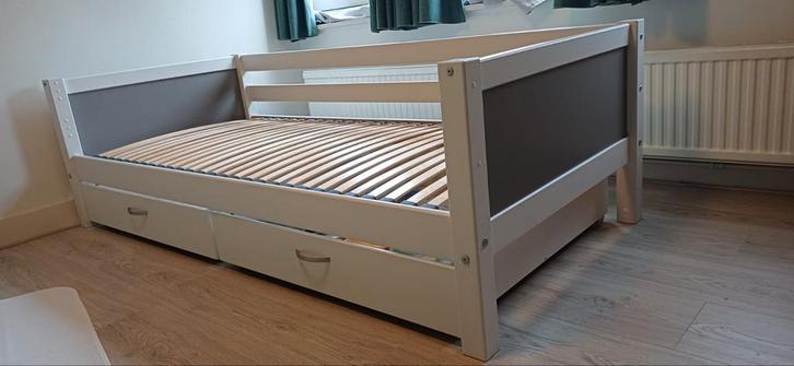 Eenpersoonsbed Jip 90x200 met lattenbodem en lades, Kinderen en Baby's, Kinderkamer | Bedden, Gebruikt, 180 cm of meer, 85 tot 100 cm