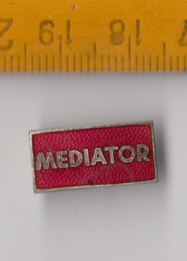 Mediator logo Radio embleem schildje Emaille A, Ophalen of Verzenden