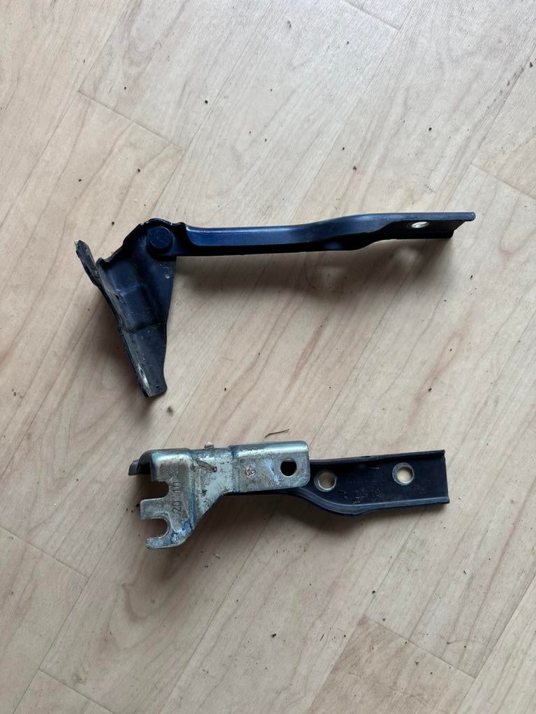 Motorkap scharnieren links & rechts – VW Polo 6R, Auto-onderdelen, Carrosserie en Plaatwerk, Gebruikt, Volkswagen, Voor, Ophalen of Verzenden