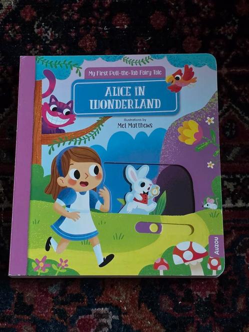 Alice in Wonderland - Mel Matthews, Boeken, Kinderboeken | Baby's en Peuters, Zo goed als nieuw, 2 tot 3 jaar, Uitklap-, Voel- of Ontdekboek