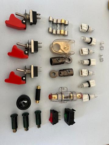 Diverse auto electra onderdelen. beschikbaar voor biedingen