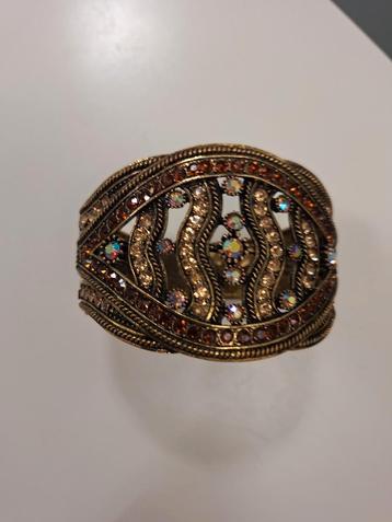 Armbanden in verschillende uitvoeringen beschikbaar voor biedingen