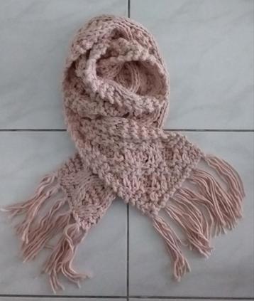 Stoere grove wintersjaal - roze beschikbaar voor biedingen