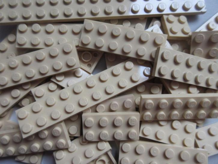 nr. 8718, 50 beige platte plaatjes 2 nop br. Verzenden kan, Kinderen en Baby's, Speelgoed | Duplo en Lego, Zo goed als nieuw, Lego