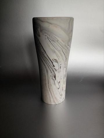 Mooie marmerlook vaas beschikbaar voor biedingen