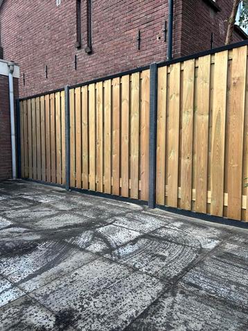 Tuinschermen met betonpalen en platen beschikbaar voor biedingen