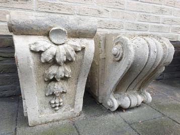2x versierde balkon console ornament oud herenhuis anno 1885 beschikbaar voor biedingen