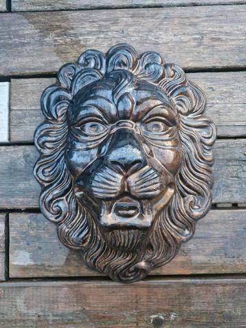 Gave zware leeuw wandornamend in de kleur brons  beschikbaar voor biedingen