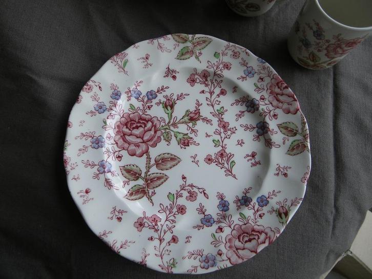 Johnson Brothers/Bros ROSE CHINTZ ontbijtborden Ø 22 cm, Huis en Inrichting, Keuken | Servies, Zo goed als nieuw, Bord(en), Overige stijlen